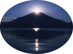 山中湖村長池から望むダイヤモンド富士